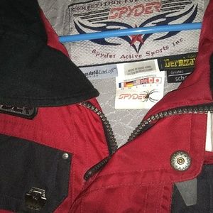 Spyder mens size large ski jacket with hood.